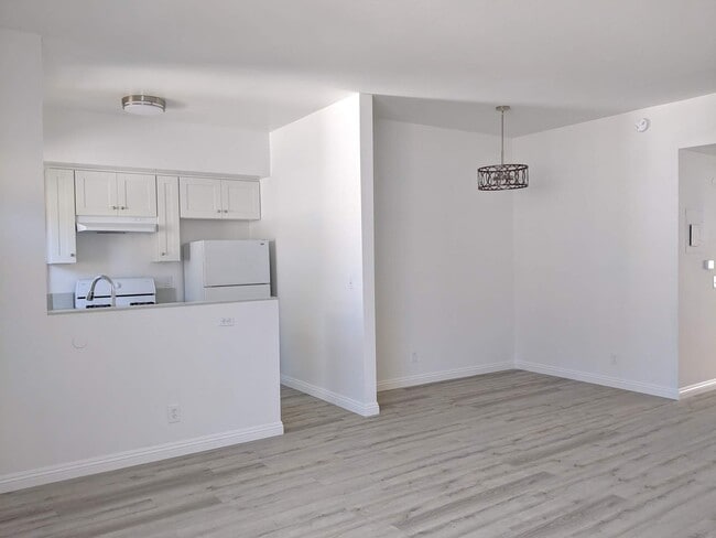 2452 S Centinela Ave, Unit 3 in Los Angeles, CA - Building Photo - Building Photo