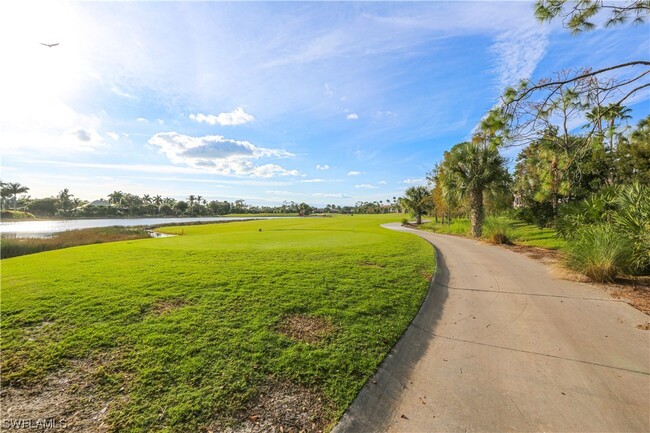 3930 Deer Crossing Ct in Naples, FL - Foto de edificio - Building Photo