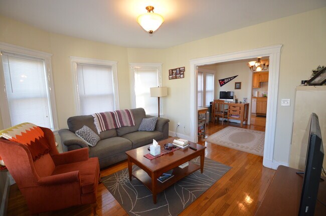 55 Brookley Rd in Boston, MA - Foto de edificio - Building Photo