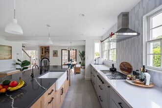 28 Bridge Ave in Scituate, MA - Foto de edificio - Building Photo