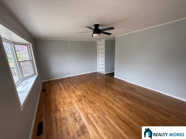 261 E Cherrywood Dr in Lincoln, NE - Foto de edificio - Building Photo