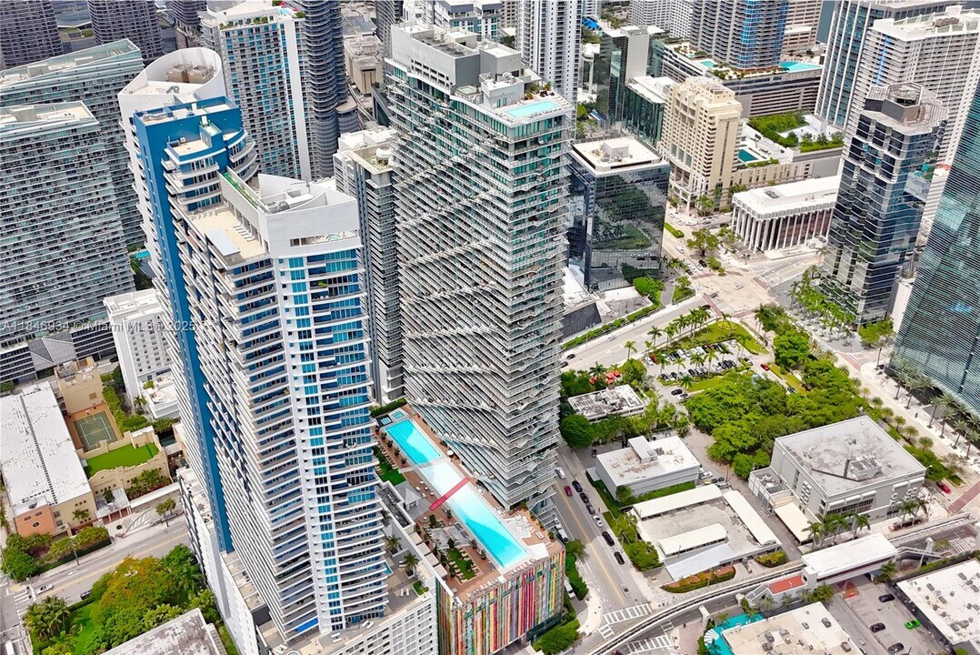 1300 S Miami Ave, Unit 1706 in Miami, FL - Building Photo