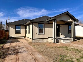 1012 W 26th St in Odessa, TX - Building Photo - Building Photo