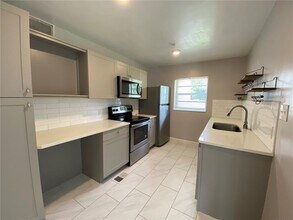 1044 N Bumby Ave in Orlando, FL - Building Photo - Building Photo