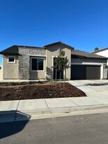2055 Woolem Pl in Escondido, CA - Building Photo
