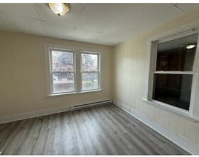 325 Cumberland St in Rumford, ME - Building Photo - Building Photo