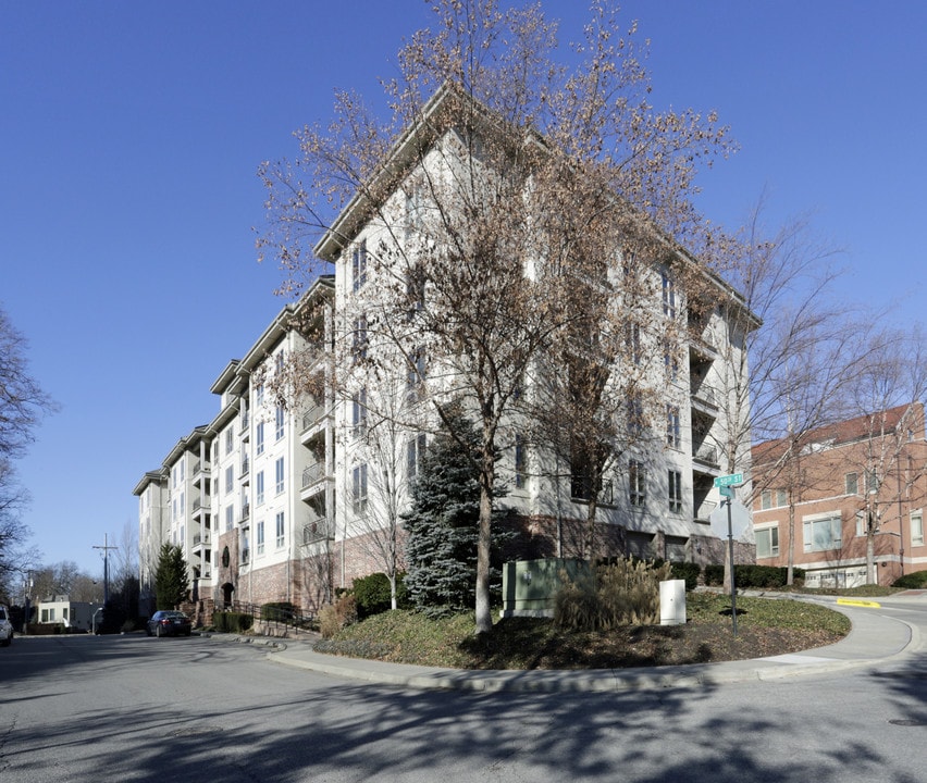 Plaza Pavilion in Kansas City, MO - Building Photo