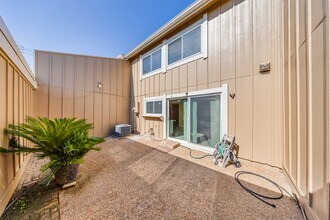 2391 Crescent Park Dr in Houston, TX - Building Photo - Building Photo