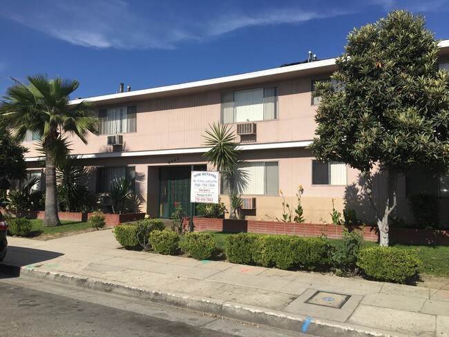 6448 Tujunga Ave in North Hollywood, CA - Building Photo - Building Photo