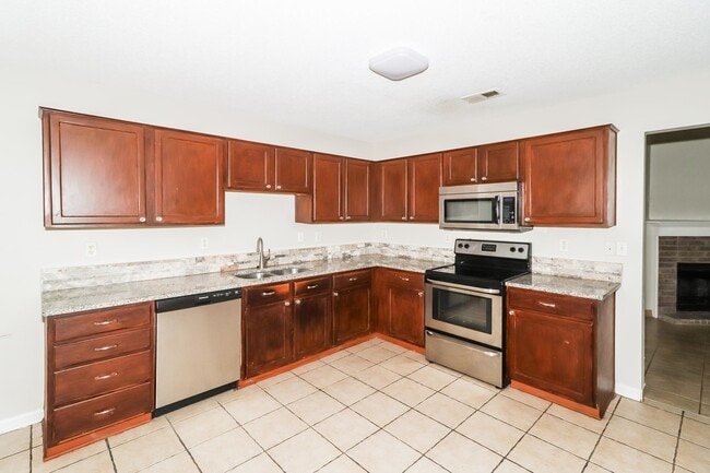 6815 Kerry Valley Ln in Cordova, TN - Building Photo - Building Photo