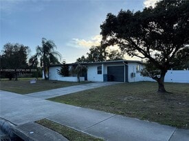 910 SW Airoso Blvd in Port St. Lucie, FL - Building Photo