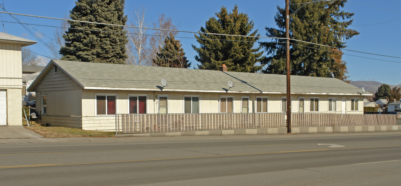 1801-1809 W Nob Hill Blvd in Yakima, WA - Building Photo