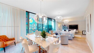 1000 Brickell Plz, Unit # TH1812 in Miami, FL - Building Photo - Building Photo