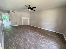8702 White Rock Ln in Little Rock, AR - Building Photo
