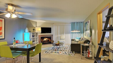 Alister Parx I in Everett, WA - Building Photo - Building Photo