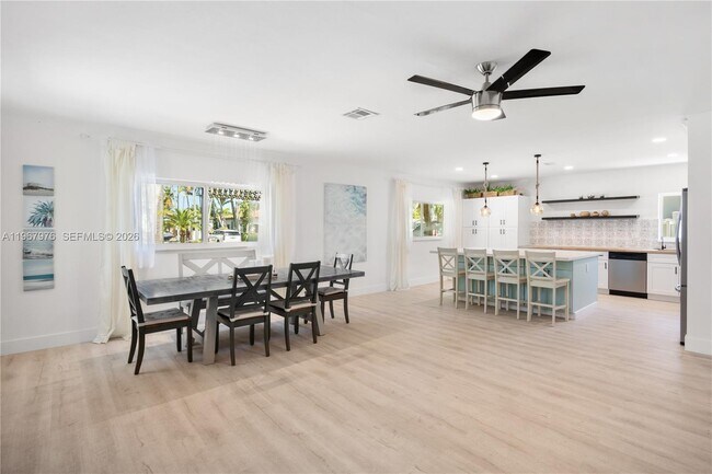 1070 Tyler St in Hollywood, FL - Building Photo - Building Photo