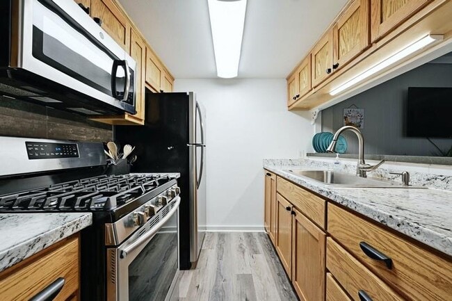 711 Eberhart Ln in Austin, TX - Building Photo - Building Photo