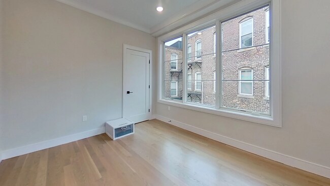 104 Warren St, Unit 1 in Boston, MA - Building Photo - Building Photo