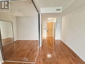 65 Bremner Blvd in Toronto, ON - Building Photo - Building Photo