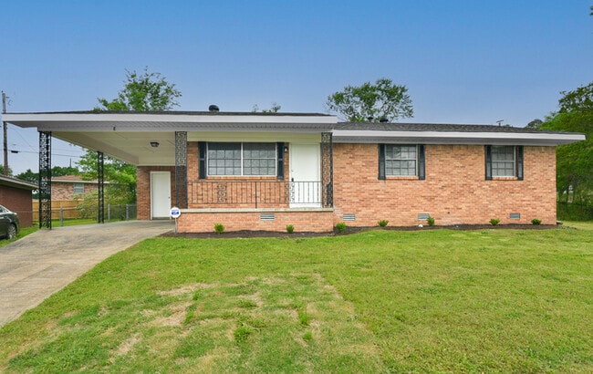 property at 8 Stonecrest Cir