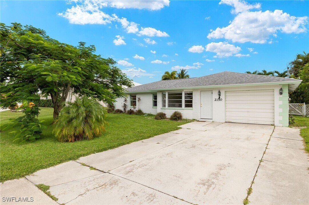 2150 Aruba Ave in Ft. Myers, FL - Building Photo