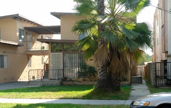 830 Raleigh St in Glendale, CA - Foto de edificio - Building Photo