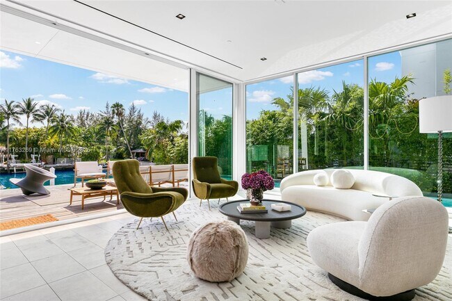 1081 W 48th St in Miami Beach, FL - Foto de edificio - Building Photo