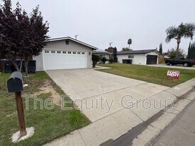 4122 W Monte Vista Ave in Visalia, CA - Building Photo