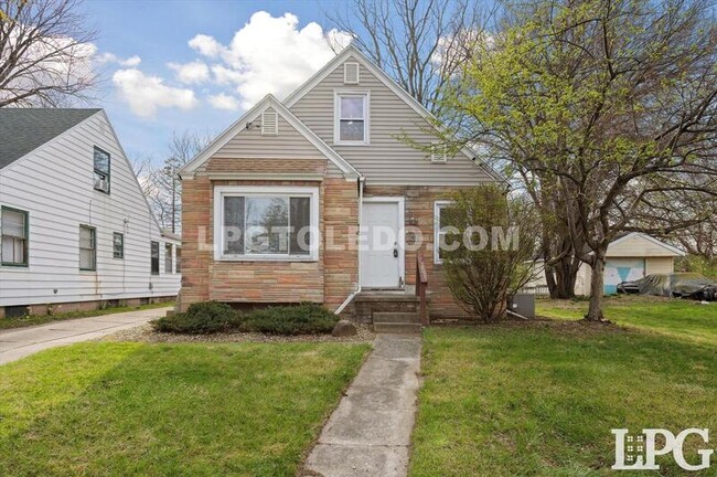 921 Turner Ave in Toledo, OH - Foto de edificio - Building Photo