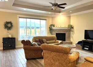 358 Reddington Dr in Redding, CA - Building Photo - Building Photo