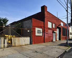 3724 33rd St in Long Island City, NY - Building Photo - Building Photo