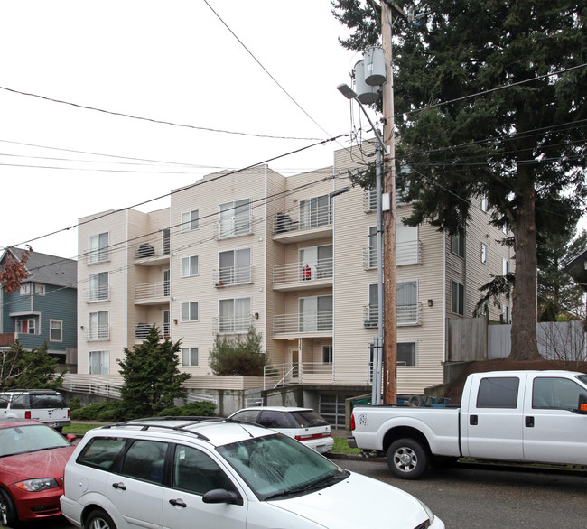 Evanston Place Apartments in Seattle, WA - Building Photo - Building Photo