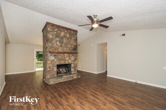 1049 Rolling Green Dr in Acworth, GA - Foto de edificio - Building Photo