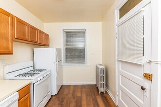 2480 N Lincoln Ave, Unit 3 in Chicago, IL - Building Photo - Building Photo