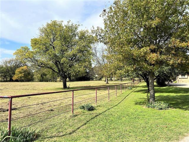 2815 Fm 3092 in Gainesville, TX - Building Photo - Building Photo