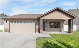 918 S 2275 W in Rexburg, ID - Building Photo