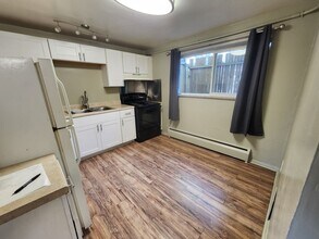 7095 W 13th Ave in Lakewood, CO - Foto de edificio - Building Photo