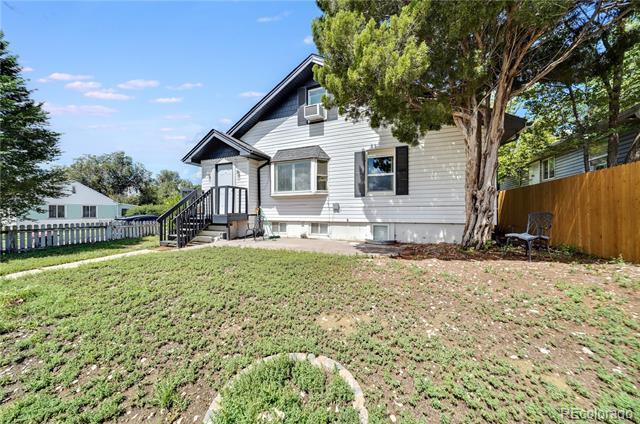 property at 1002 E Rio Grande St