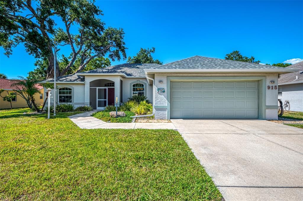 915 Laurel Ave in Venice, FL - Building Photo