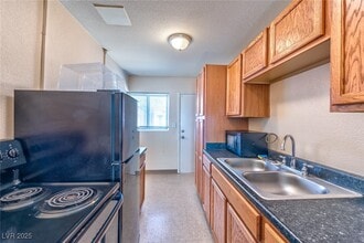 216 N 10th St in Las Vegas, NV - Building Photo - Building Photo