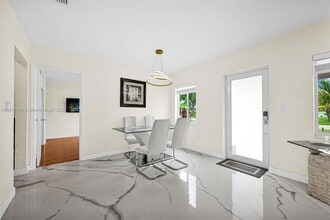 6840 SW 26th Ct in Miramar, FL - Foto de edificio - Building Photo