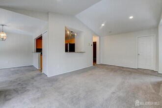 58 Tanglewood Ct in Monmouth Junction, NJ - Building Photo - Building Photo