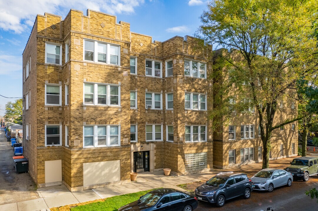 2700-2702 N Richmond in Chicago, IL - Building Photo