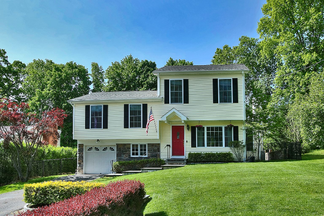 property at 25 Warwick Ln