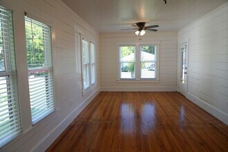 1513 W Main St in Brenham, TX - Building Photo - Building Photo