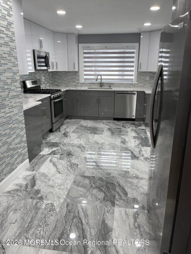 6 Dwight Dr in Ocean Township, NJ - Building Photo - Building Photo