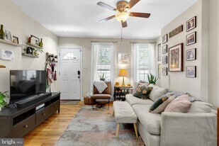 1615 Cadwallader St in Philadelphia, PA - Building Photo