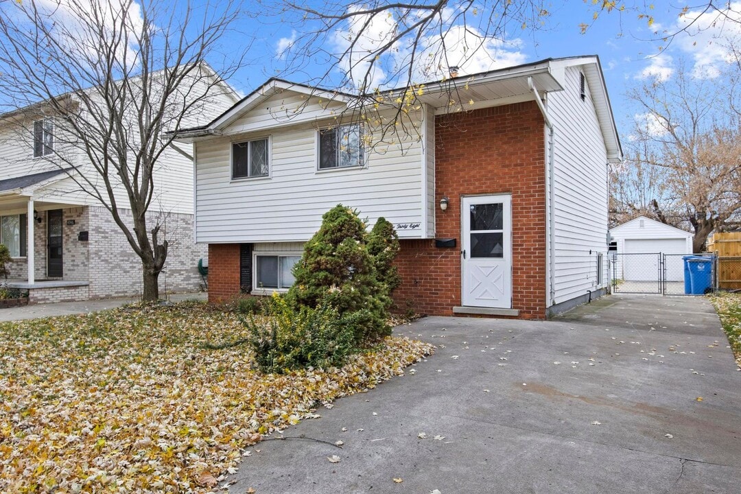 4938 Campbell St in Dearborn Heights, MI - Building Photo