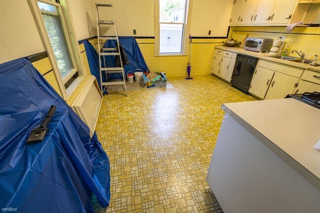 672 Centre St in Newton, MA - Building Photo - Building Photo