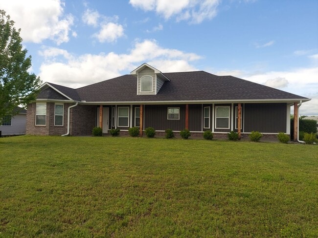 1200 Sandstone Dr in Van Buren, AR - Building Photo - Building Photo